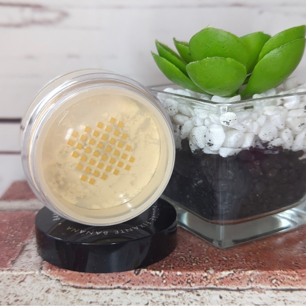 Banana Setting Powder Medium - Picture 4 of 5